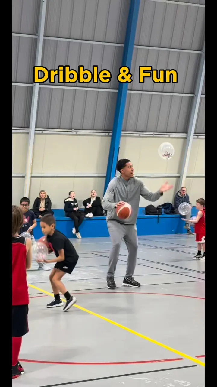 Atelier dribble des U7 et U9 au gymnase